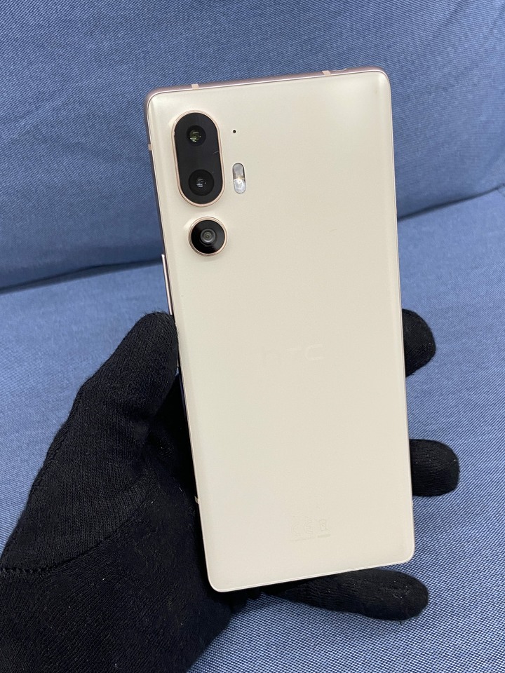 HTC U24 Pro 256G 二手5G宏達電手機 大螢幕米色手機