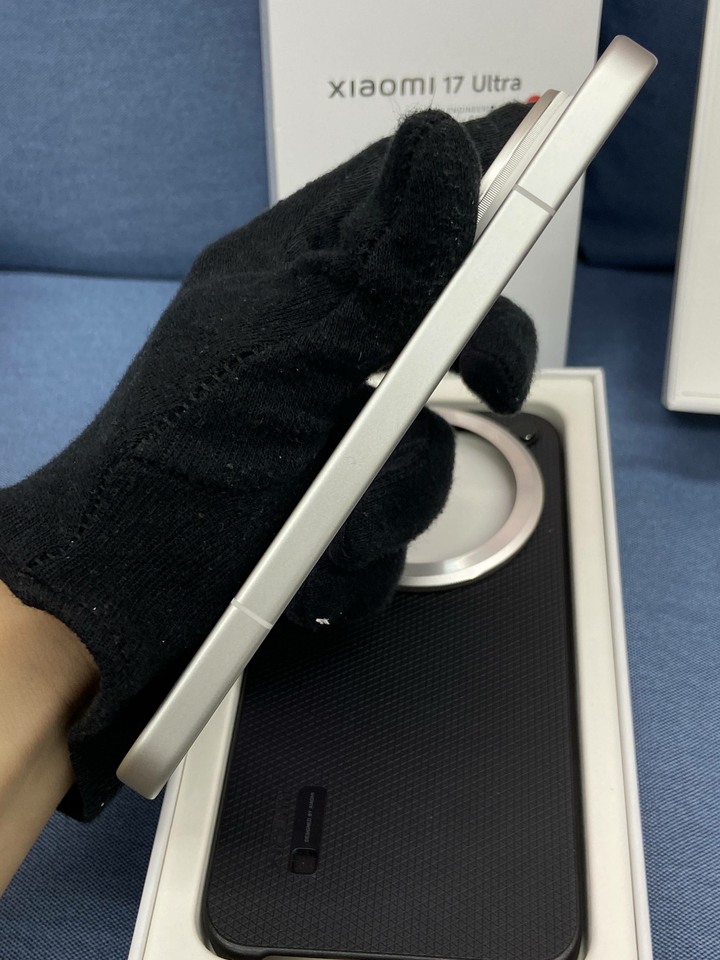 剛買含攝影套件 小米 Xiaomi 17 Ultra 小米手機 電競手機 大容量白色 17u