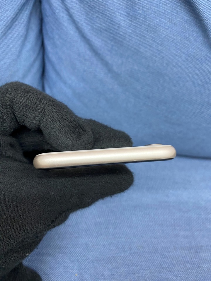 Apple IPhone SE3 64G SE 3 二手蘋果5G手機 白色L909Q