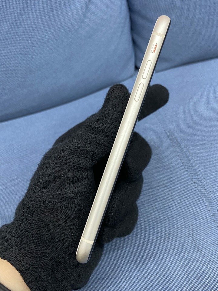 (螢幕有刮傷) Apple IPhone 11 128G 二手白色蘋果手機 6.1吋 IPhone11