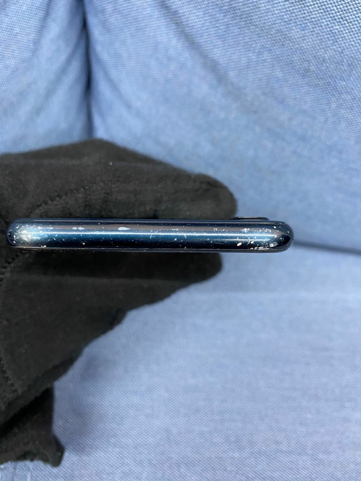 (螢幕背蓋裂痕) Apple IPhone SE3 64G SE 3 二手蘋果5G手機 黑藍色F027X