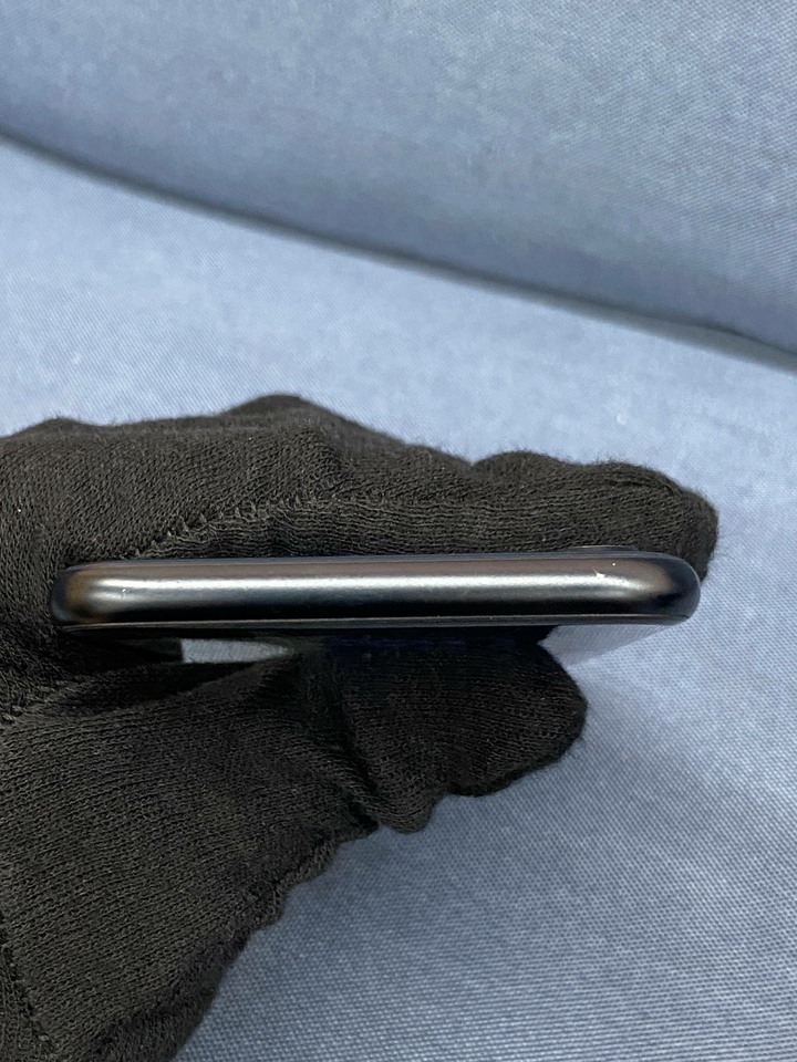 螢幕明顯刮傷Apple IPhone SE3 64G SE 3 二手蘋果5G手機 348270