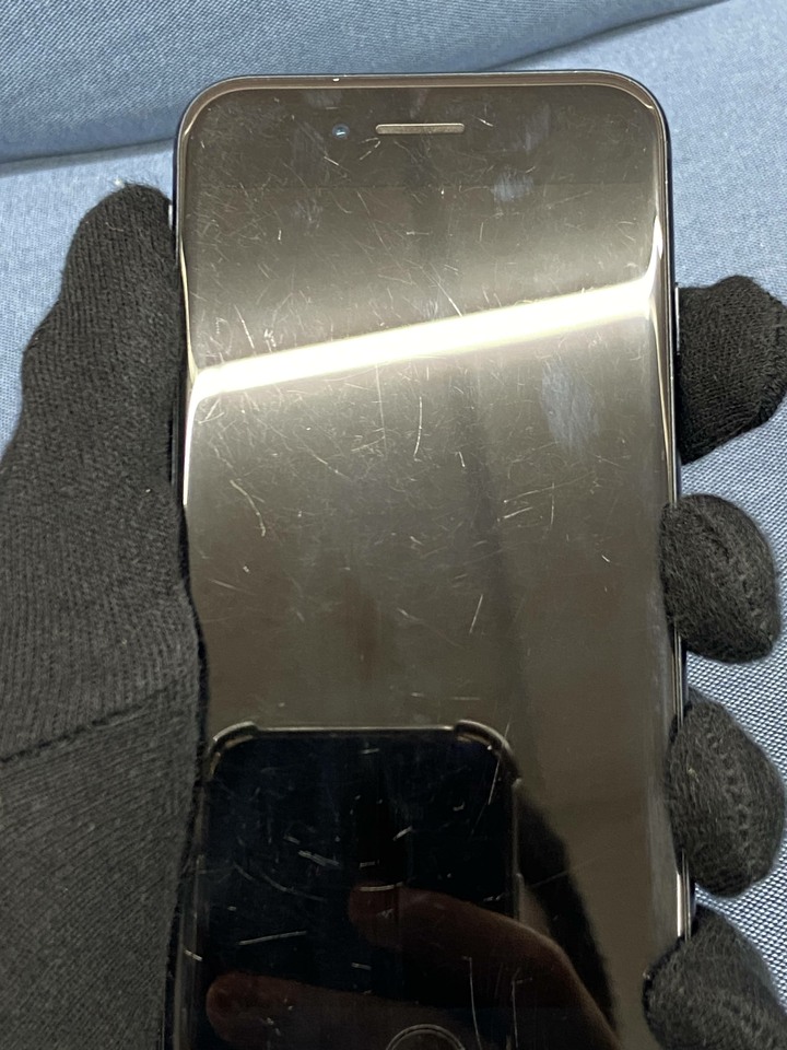 螢幕明顯刮傷Apple IPhone SE3 64G SE 3 二手蘋果5G手機 464931