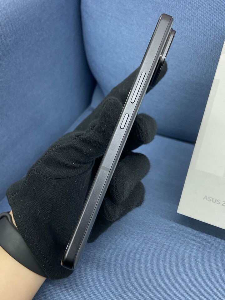 烙印 ASUS Zenfone 12 ultra 12G+256G 二手華碩5G旗艦手機 黑色 Zenfone12