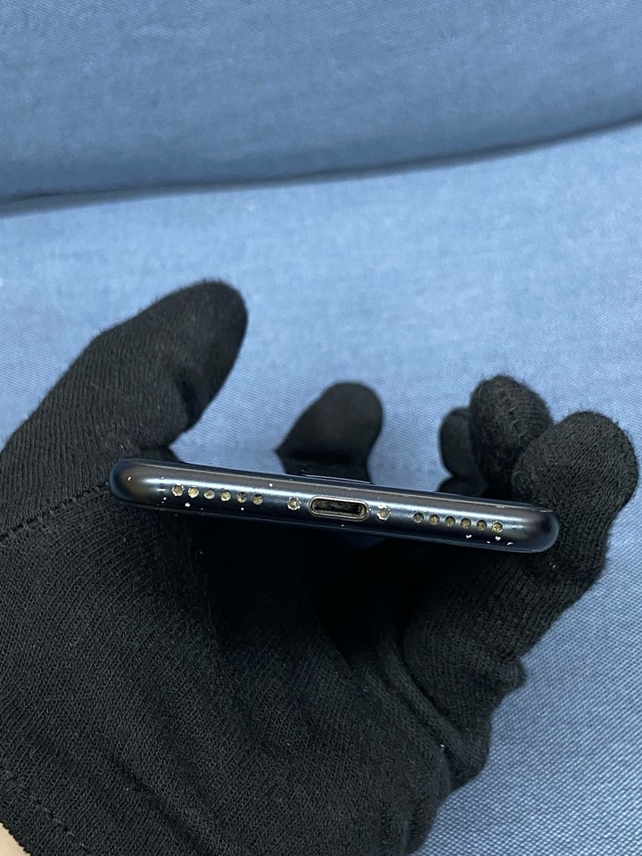螢幕明顯刮傷Apple IPhone SE3 64G SE 3 二手蘋果5G手機 464931