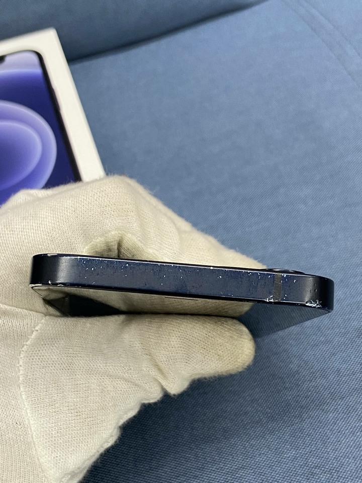 (螢幕四邊超黃 邊框磕碰)Apple IPhone 12 64G iPhone12蘋果手機 二手6.1吋黑藍色手機