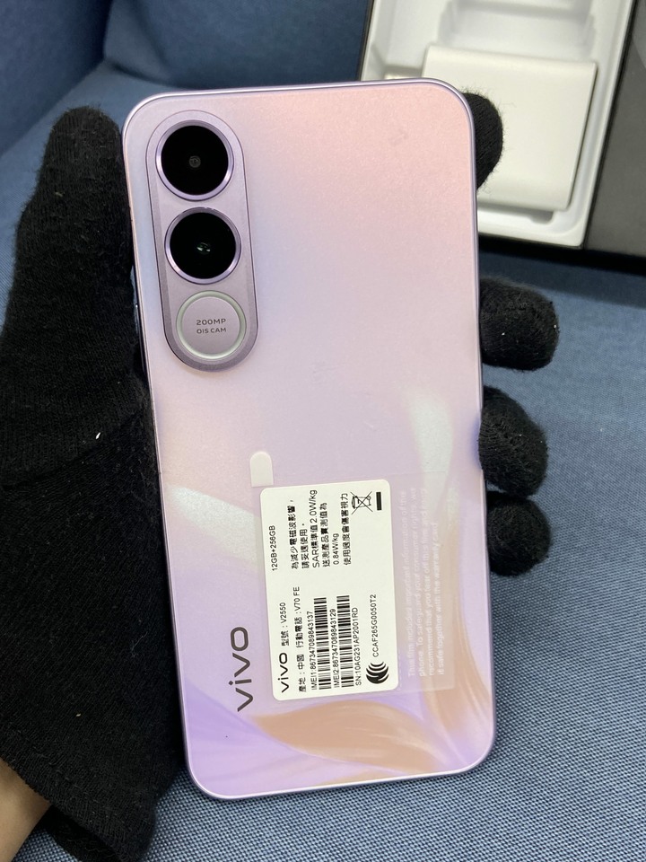 剛買保固長 5G Vivo V70 fe 12G/256G 5G攝影手機 紫色台灣公司貨