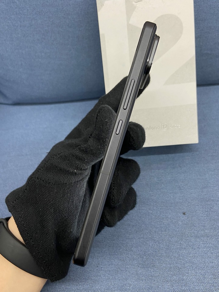 烙印 ASUS Zenfone 12 ultra 12G+256G 二手華碩5G旗艦手機 黑色 Zenfone12