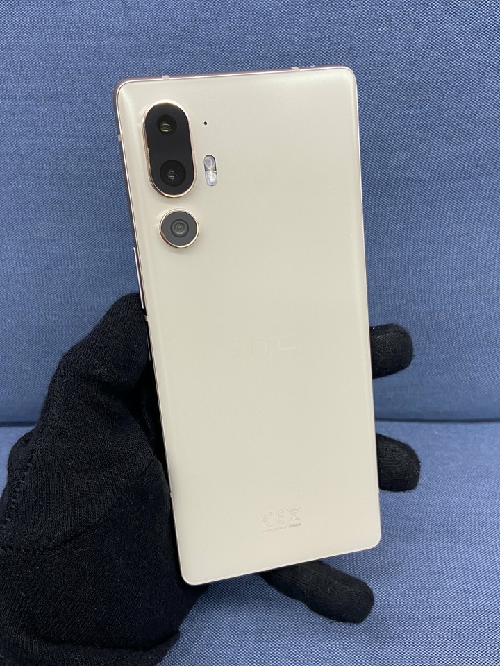 HTC U24 Pro 256G 二手5G宏達電手機 大螢幕米色手機