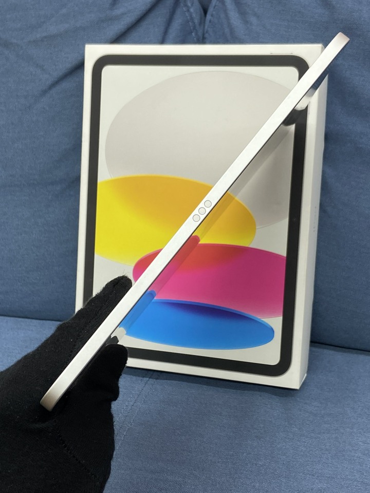 (螢幕右側有線) Apple IPad 10 64G 蘋果平板 WIFi版 iPad10 銀色 第十代 FJ71W
