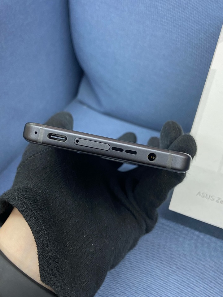 烙印 ASUS Zenfone 12 ultra 12G+256G 二手華碩5G旗艦手機 黑色 Zenfone12
