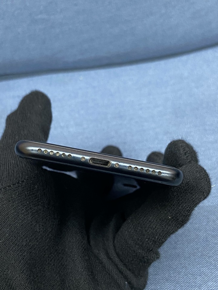 Apple IPhone SE3 64G SE 3 二手蘋果5G手機 354181 黑色