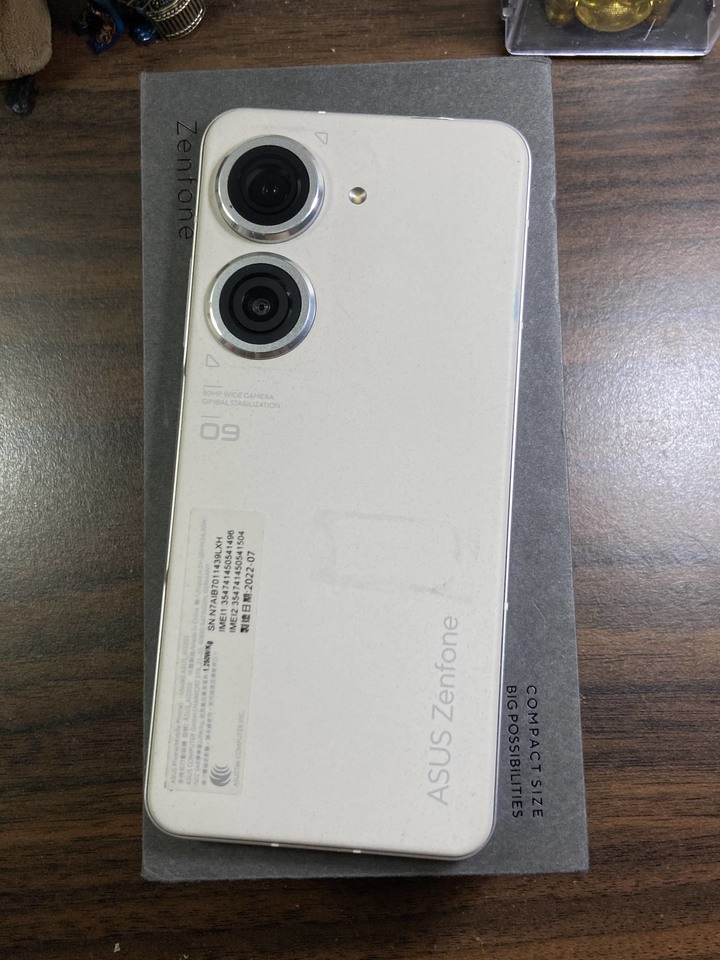 ASUS Zenfone 9 8G+128G華碩手機 二手旗艦型小手機 Zenfone9