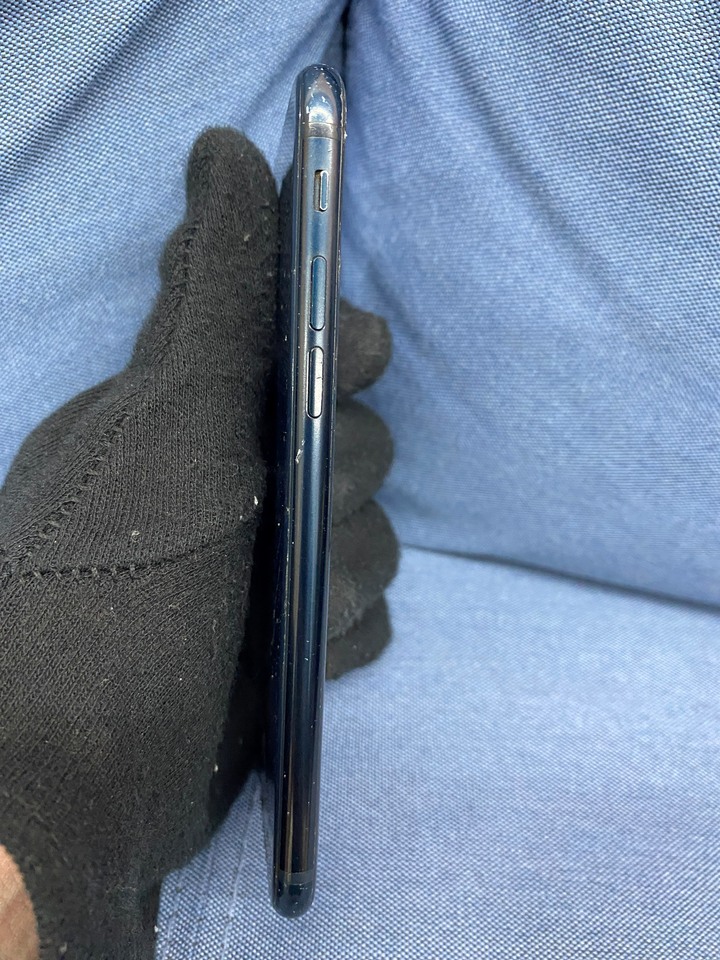 (螢幕背蓋裂痕) Apple IPhone SE3 64G SE 3 二手蘋果5G手機 黑藍色F027X