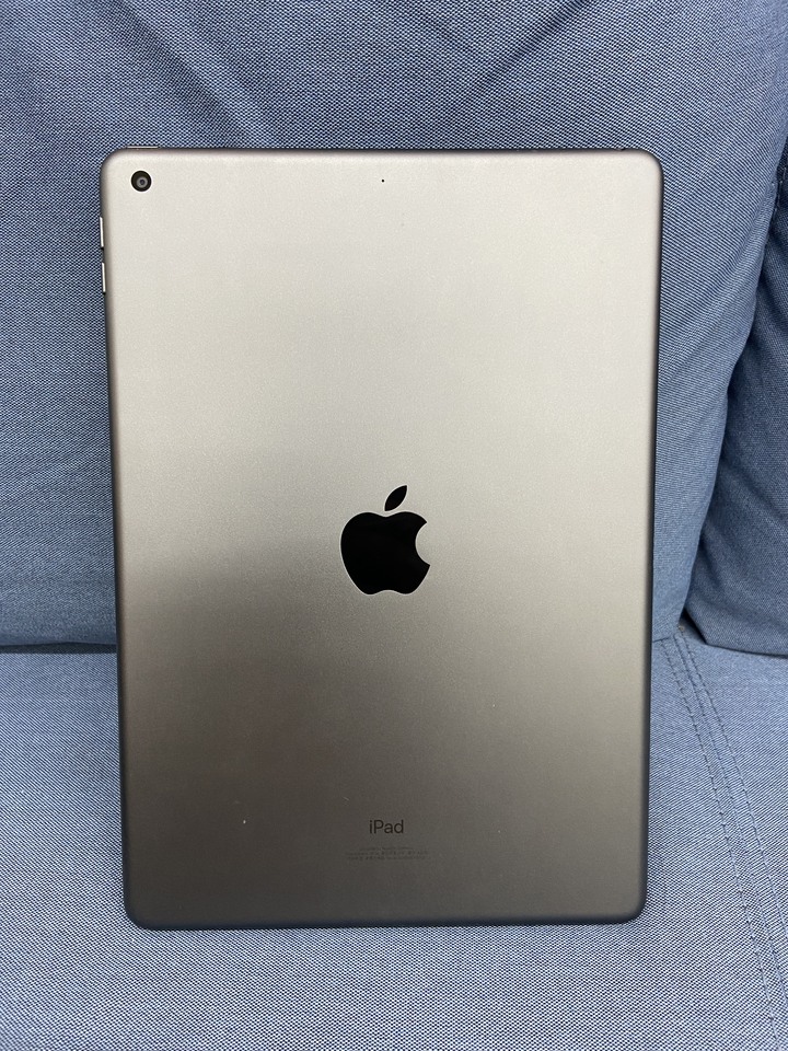 Apple IPad 8 32G 2020 10.2吋 二手銀色大螢幕效能平板ipad8 WIFI版