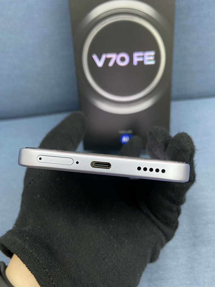 剛買保固長 5G Vivo V70 fe 8G/256G 5G攝影手機 銀色台灣公司貨