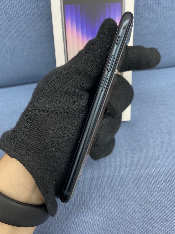 盒裝Apple IPhone SE3 SE 3 128G二手蘋果5G手機 2022 第三代 黑色
