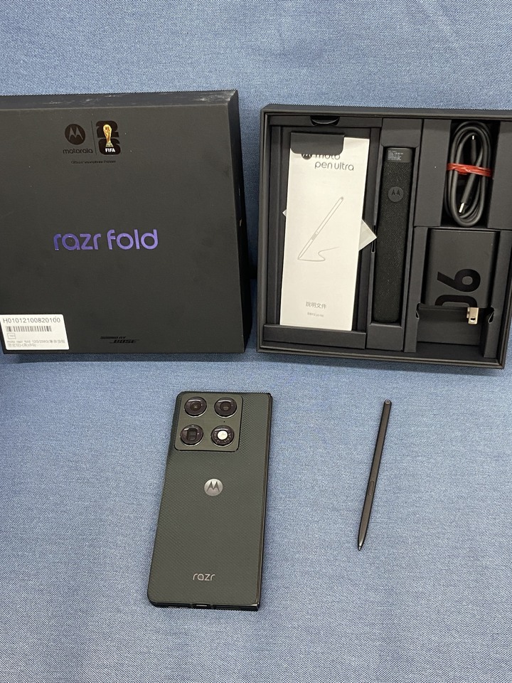剛買含筆保固超長Motorola Razr Fold 尊榮旗艦限定版 二手大摺疊摩托蘿拉手機