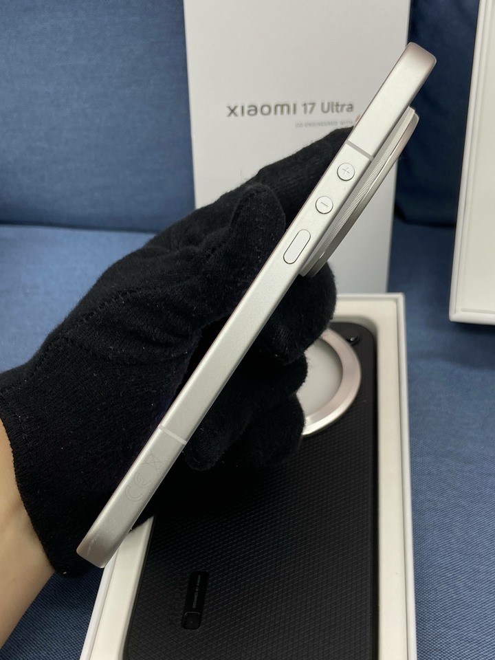 剛買含攝影套件 小米 Xiaomi 17 Ultra 小米手機 電競手機 大容量白色 17u