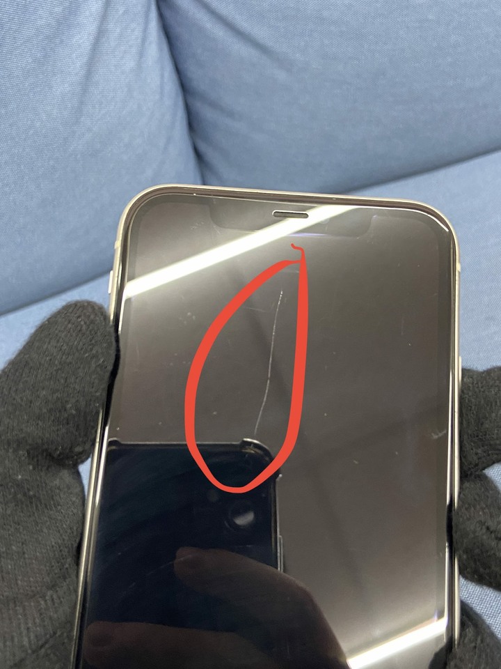 (螢幕有刮傷) Apple IPhone 11 128G 二手白色蘋果手機 6.1吋 IPhone11