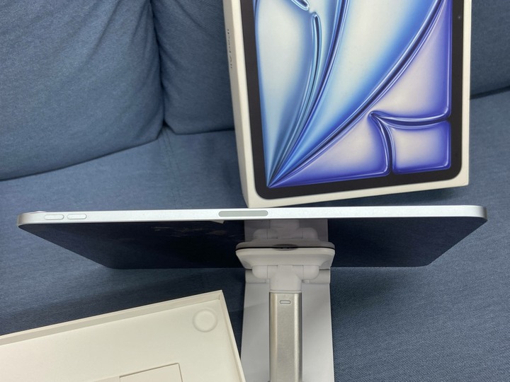 (螢幕刮傷保固內)Apple IPad Air 7 11吋 M3 128G 蘋果平板 2025 藍色 WIFI版