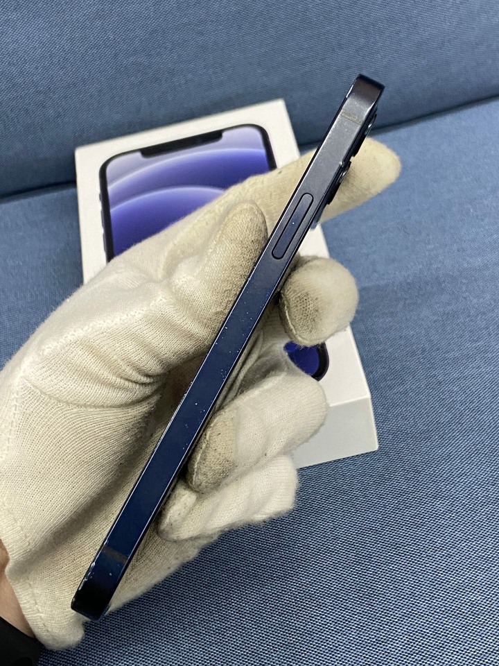 (螢幕四邊超黃 邊框磕碰)Apple IPhone 12 64G iPhone12蘋果手機 二手6.1吋黑藍色手機