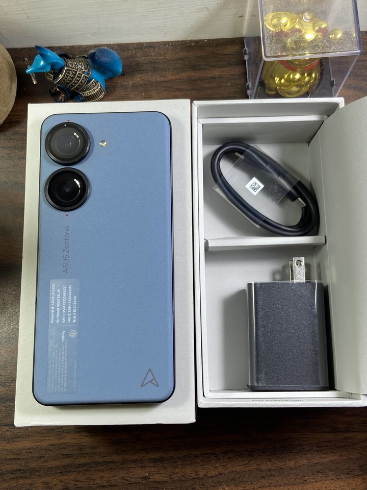 ASUS Zenfone 10 8G+256G 二手華碩5G旗艦手機 藍色 Zenfone10