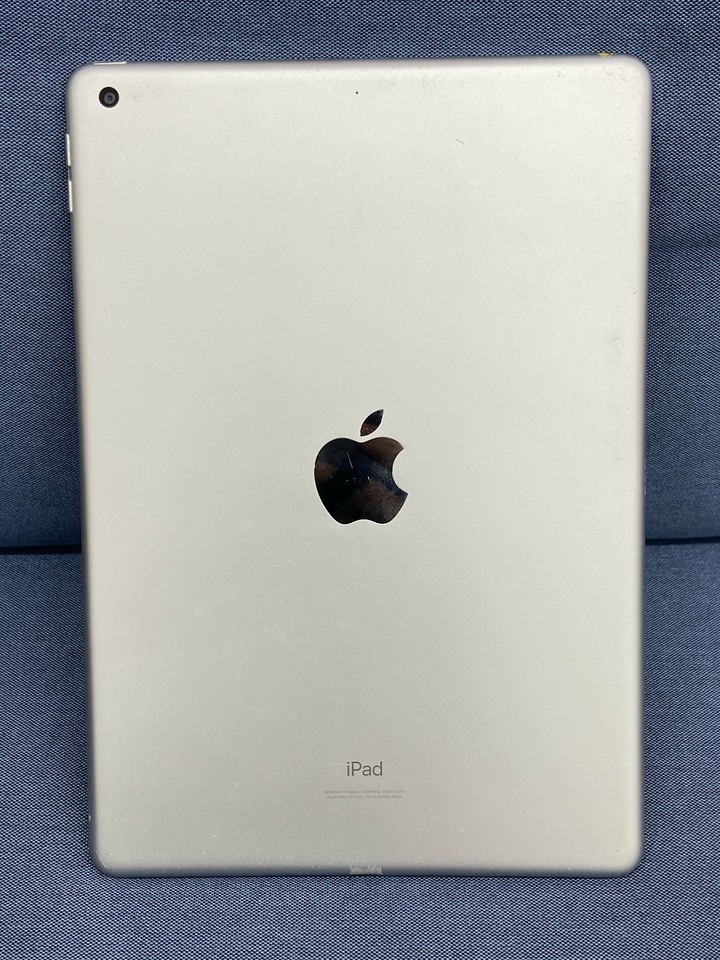 邊框磕碰彎曲 Apple IPad 9 iPad9 64G蘋果平板 2021 10.2吋 銀色 電池低