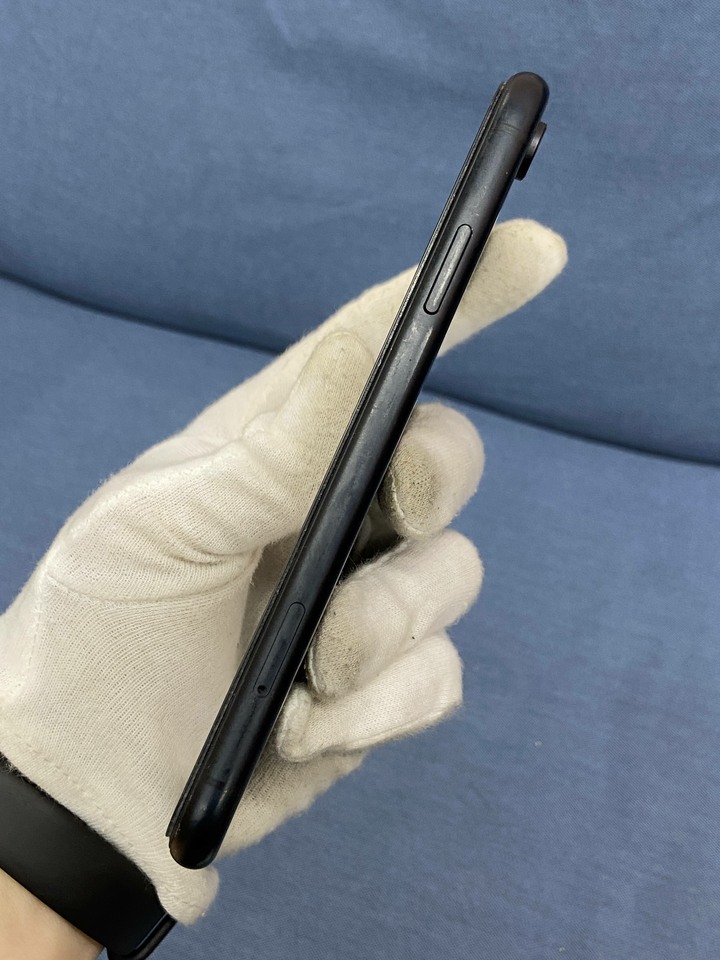 螢幕上方顯示有黑線 Apple IPhone XR 128G蘋果手機 二手 4G手機 6.1吋 黑色