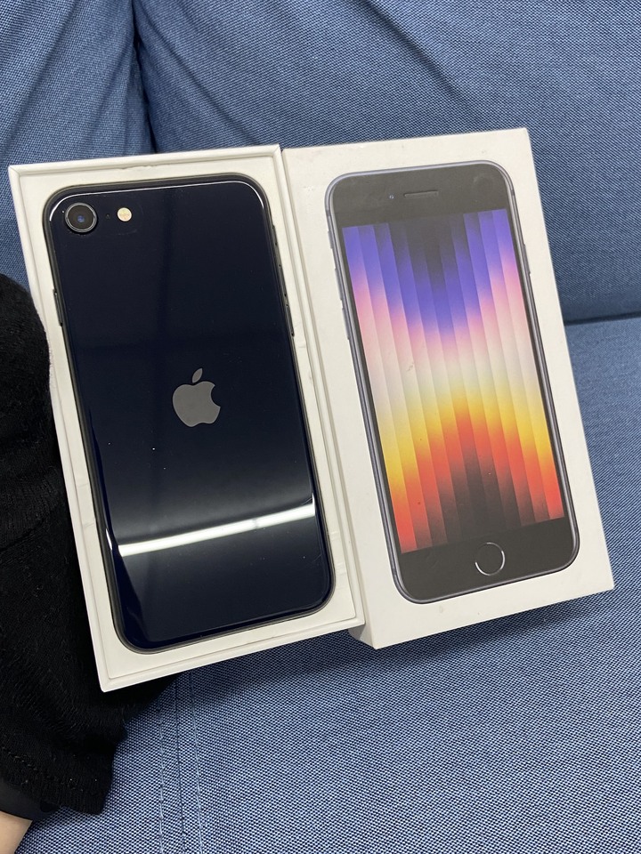 螢幕刮傷盒裝Apple IPhone SE3 SE 3 64G二手蘋果5G手機 2022 第三代 黑色 148217