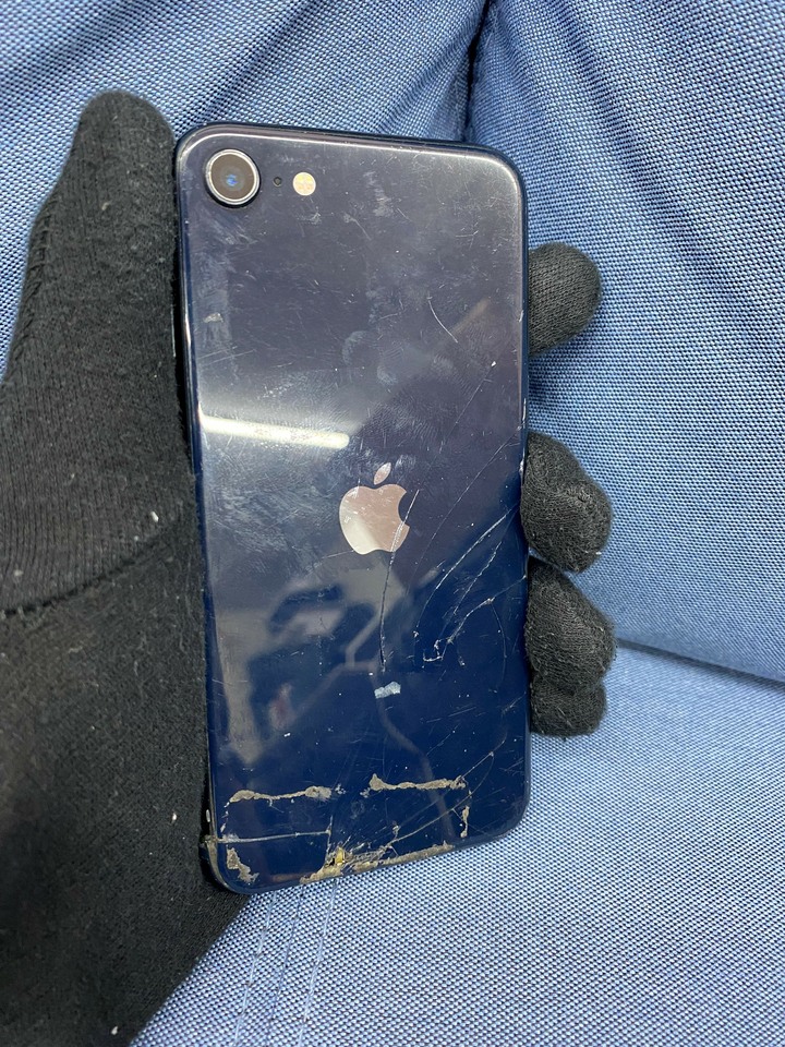 (螢幕背蓋裂痕) Apple IPhone SE3 64G SE 3 二手蘋果5G手機 黑藍色F027X