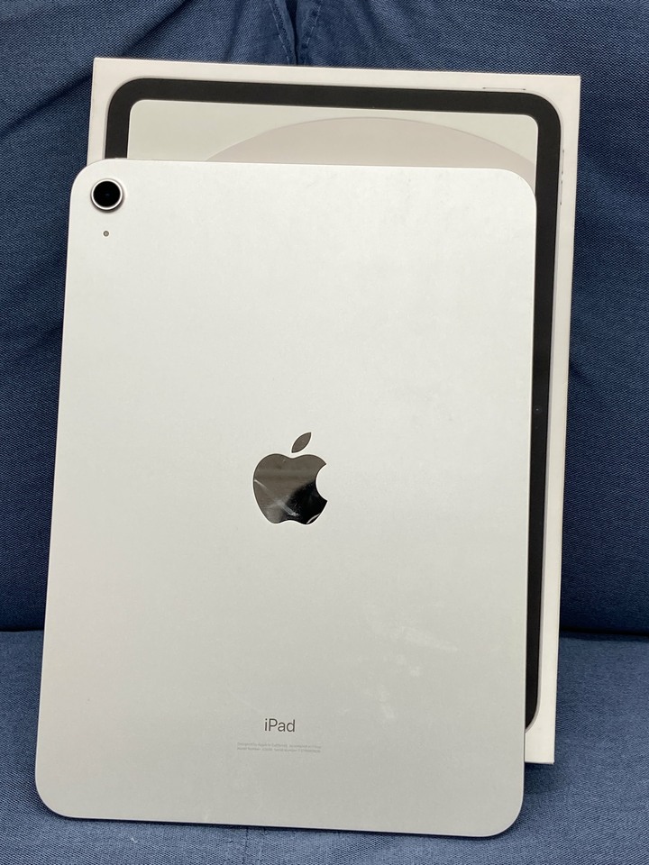(螢幕右側有線) Apple IPad 10 64G 蘋果平板 WIFi版 iPad10 銀色 第十代 FJ71W