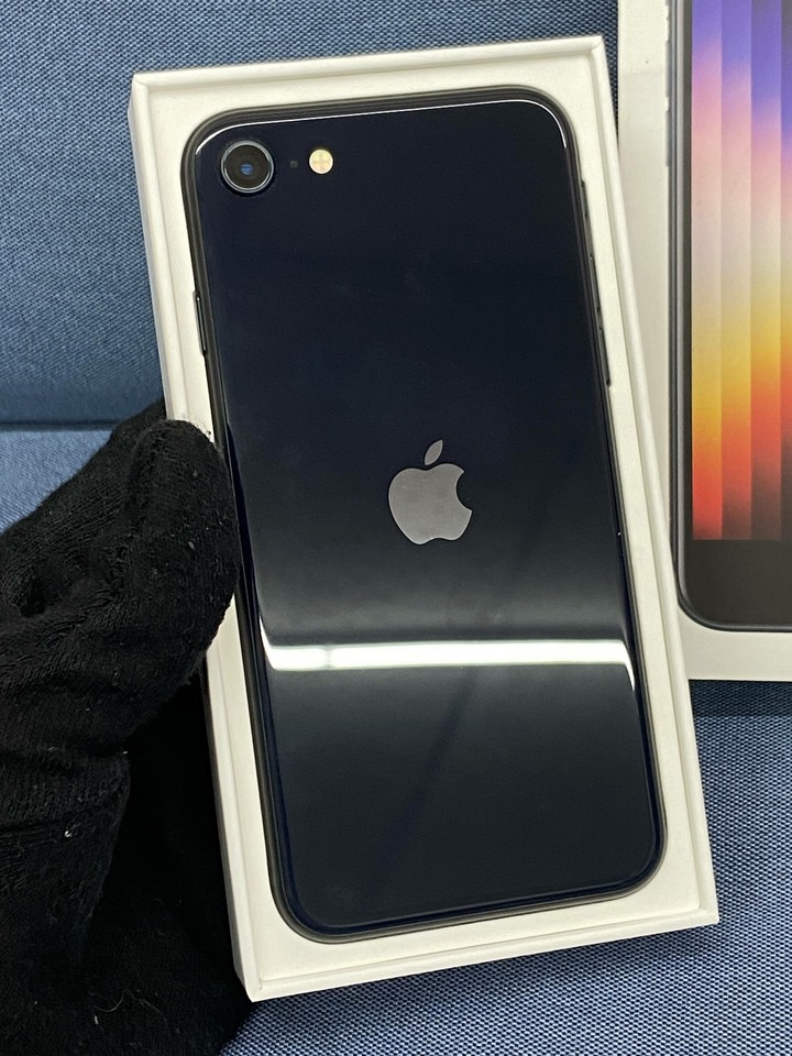 Apple IPhone SE3 128G SE 3 二手蘋果5G手機 黑色 漂亮 盒裝