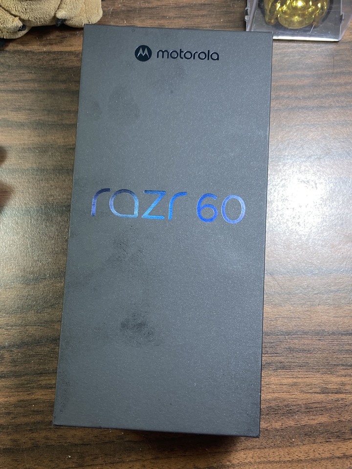 全新未拆Motorola Razr 60 Flip摺疊手機razr60 Razr60 Moto razr 60摩托摩拉