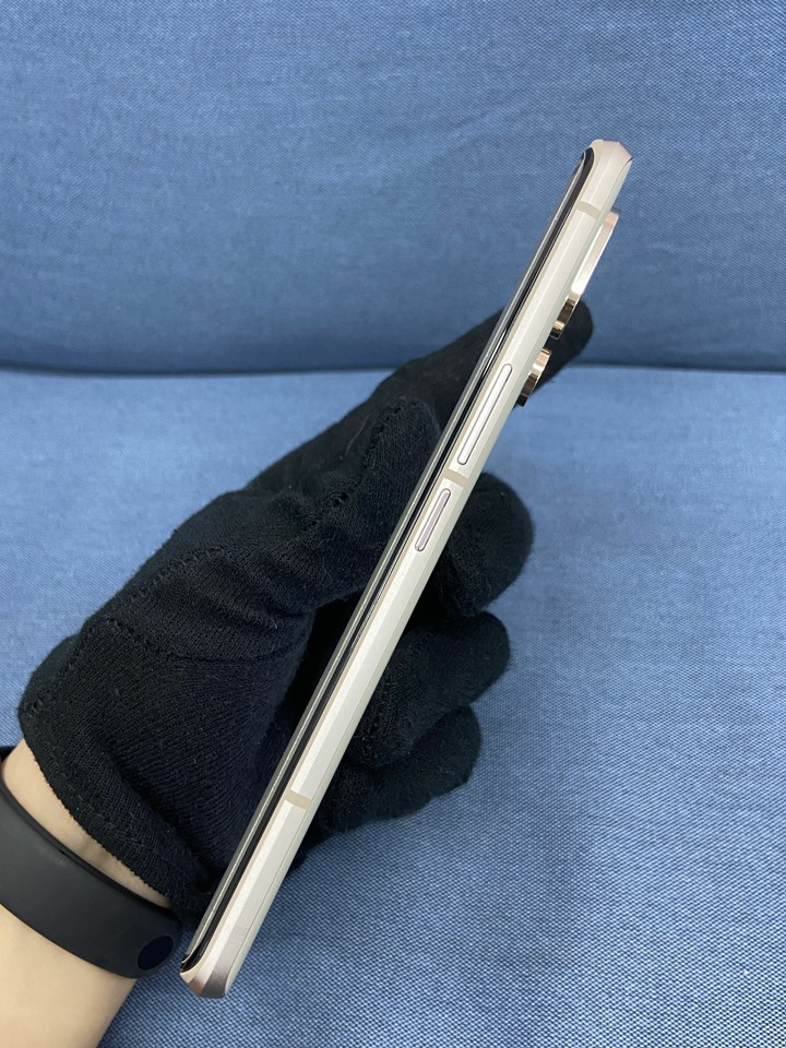 HTC U24 Pro 256G 二手5G宏達電手機 大螢幕米色手機