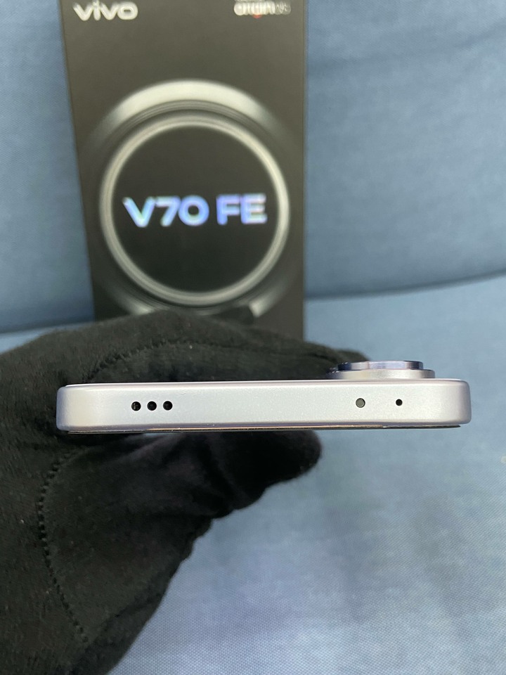 剛買保固長 5G Vivo V70 fe 8G/256G 5G攝影手機 銀色台灣公司貨