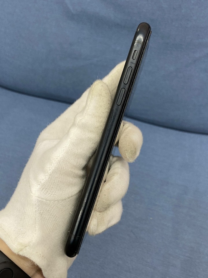 螢幕上方顯示有黑線 Apple IPhone XR 128G蘋果手機 二手 4G手機 6.1吋 黑色