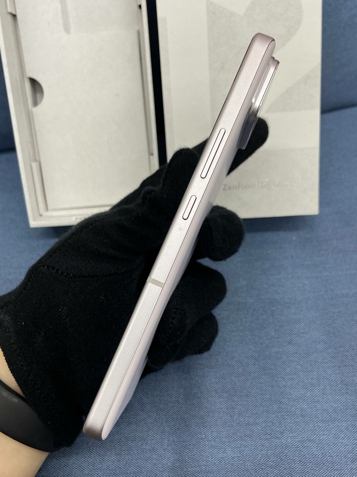 螢幕有烙印ASUS Zenfone 12 ultra 12G+256G 二手華碩5G旗艦手機 櫻花白Zenfone12