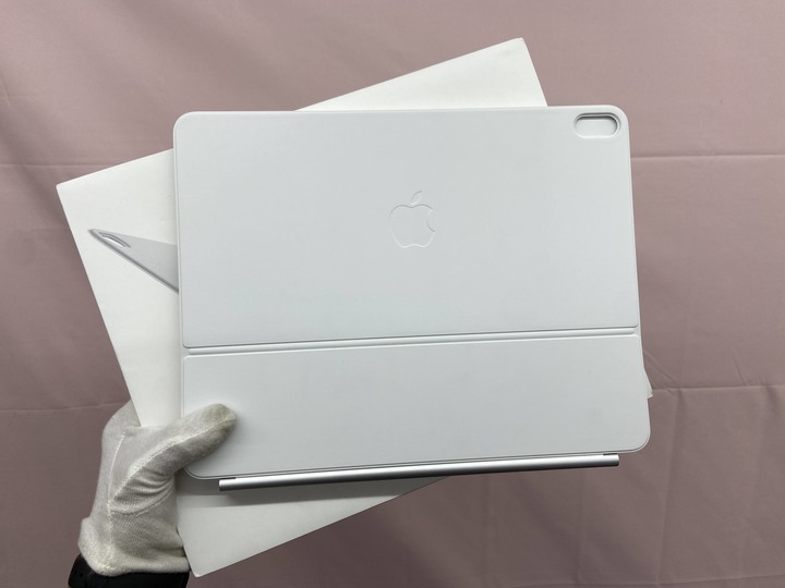 原廠保固內 巧控鍵盤適用於 13 吋 iPad Air (M3) (M2)中文 (注音) 白色
