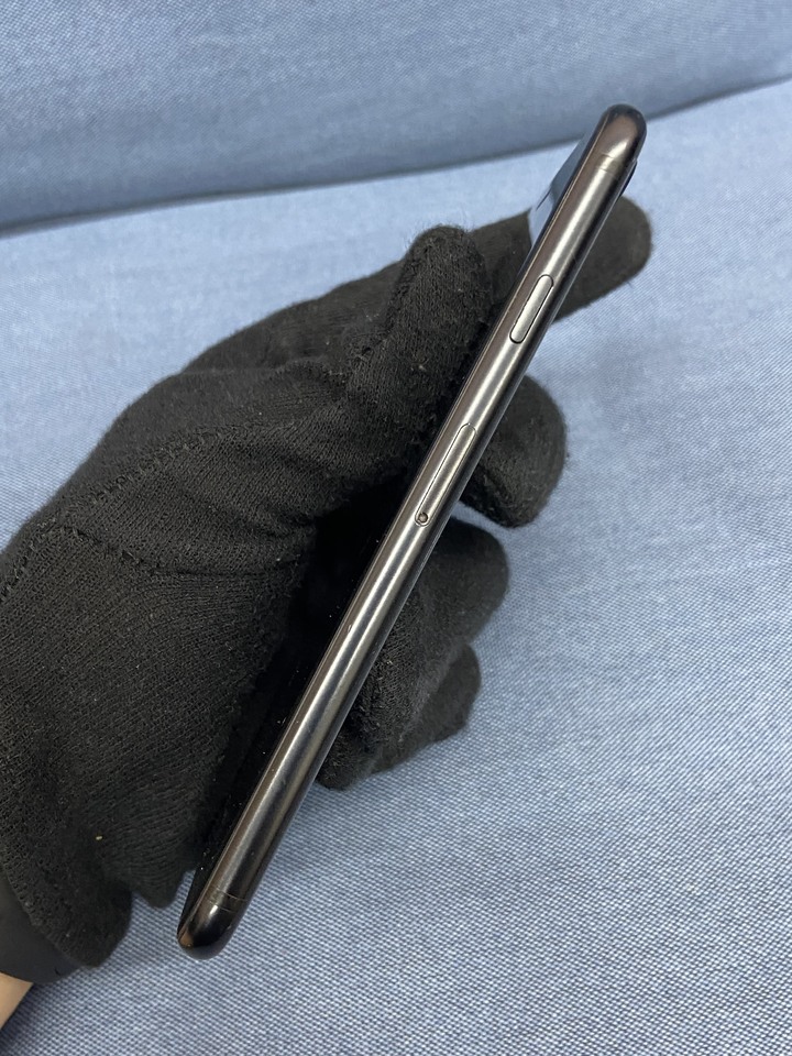 Apple IPhone SE 2 64G 黑色 SE2二手蘋果手機 單手機 電池90%