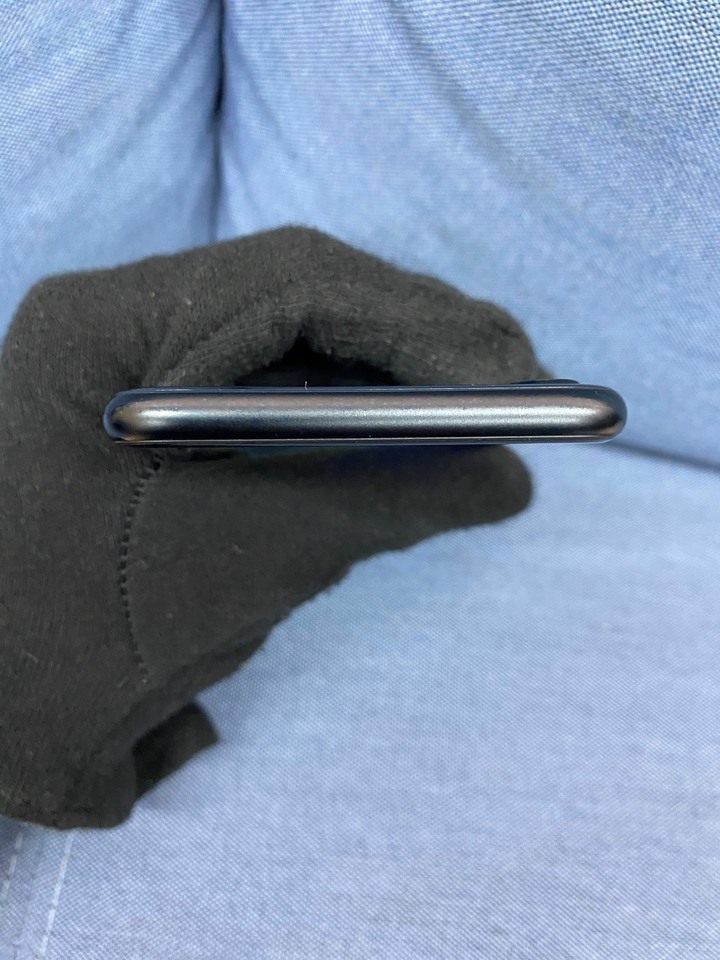 Apple IPhone SE3 64G SE 3 二手蘋果5G手機 黑藍色mrwvw