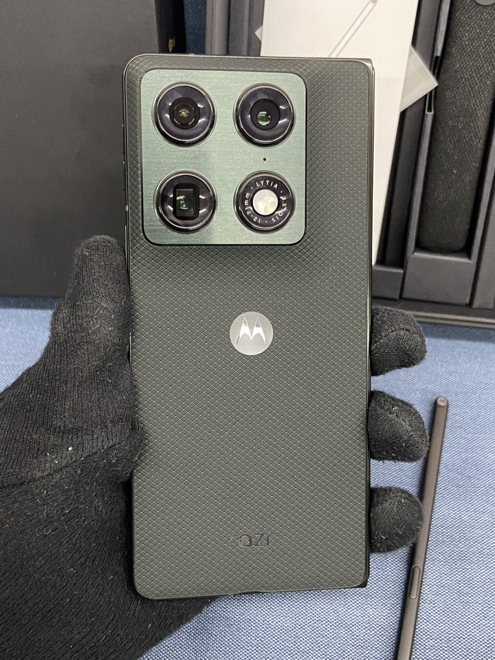 剛買含筆保固超長Motorola Razr Fold 尊榮旗艦限定版 二手大摺疊摩托蘿拉手機