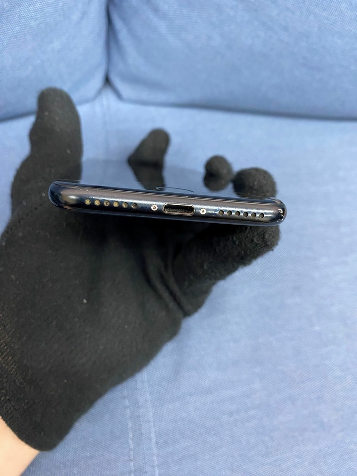 (螢幕破裂) Apple IPhone SE3 64G SE 3 二手蘋果5G手機 黑藍色FC4VF