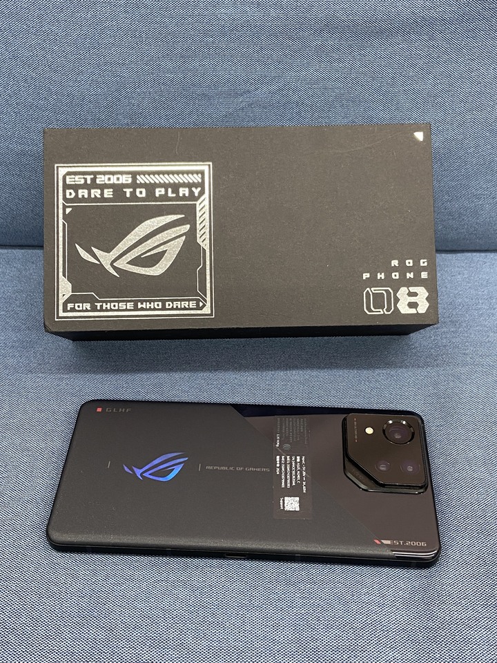 ASUS華碩ROG Phone 8 16/512G ROG8 電競旗艦手機 ROG Phone8 第八代 銀色