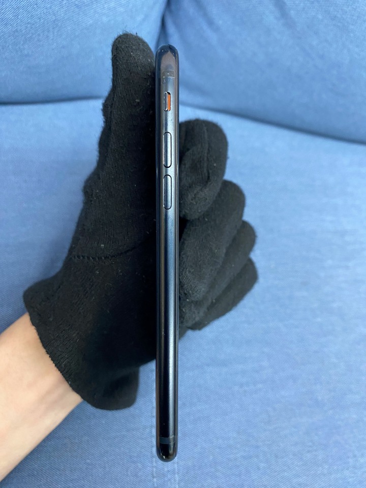 (螢幕破裂) Apple IPhone SE3 64G SE 3 二手蘋果5G手機 黑藍色FC4VF
