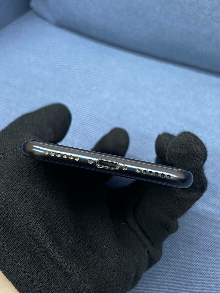 螢幕明顯刮傷Apple IPhone SE3 64G SE 3 二手蘋果5G手機 348270