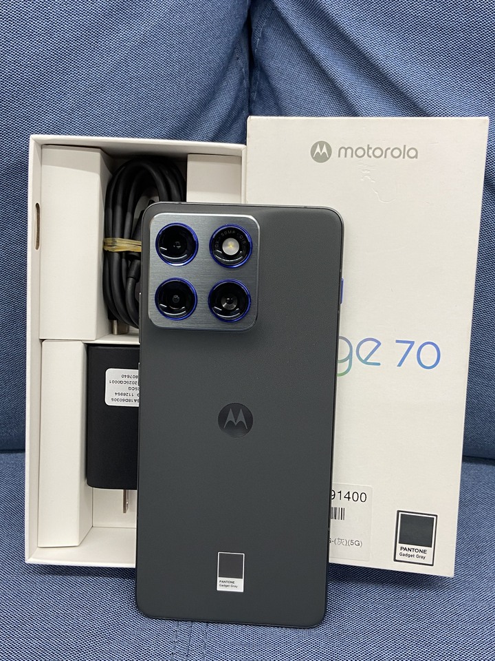 剛買保固長 Motorola Edge 70 12G+256G 5G手機 Edge70 灰色