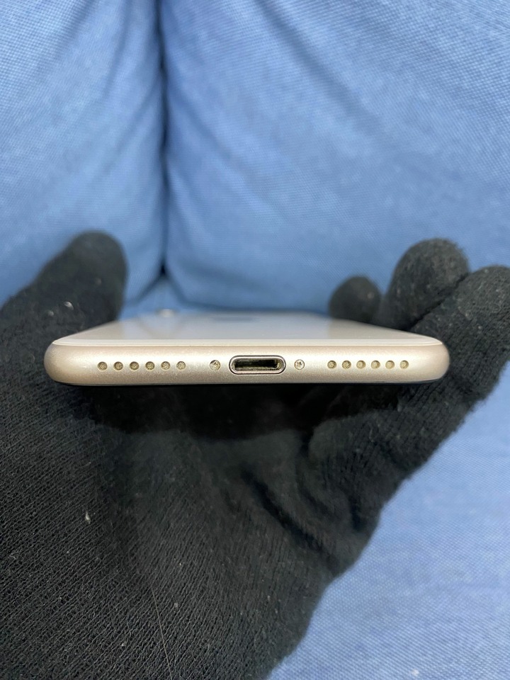 Apple IPhone SE3 64G SE 3 二手蘋果5G手機 白色L909Q