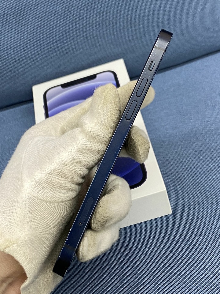 (螢幕四邊超黃 邊框磕碰)Apple IPhone 12 64G iPhone12蘋果手機 二手6.1吋黑藍色手機