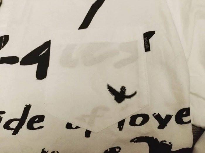 全新專櫃正品 What it isNt 經典小飛人 Logo 手寫塗鴉英文造型襯衫